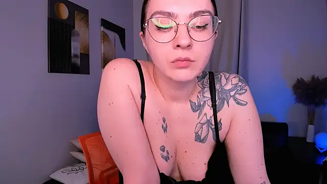 Naomi Baby X online show from 11/21/25, 11:09