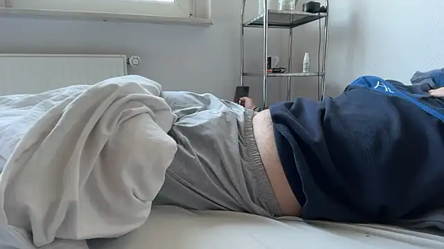 lou is online show from 11/23/25, 08:36