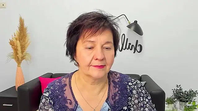 Snapshot of EveRalphes chatting on 11/26/25, 08:26 EveRalphes online show from 11/26/25, 08:26