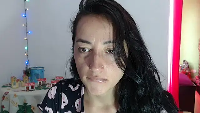 Snapshot of Megaan-love2 chatting on 11/25/25, 04:18 Megaan-love2 online show from 11/25/25, 04:18