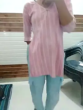 Snapshot of Janvi89 chatting on 11/24/25, 10:04 Janvi89 online show from 11/24/25, 10:04