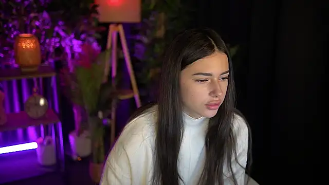 LuxeAvelyn online show from 11/25/25, 11:54