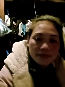 Snapshot of lynae-0 chatting on 11/22/25, 01:32 lynae-0 online show from 11/22/25, 01:32