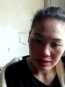 Snapshot of lynae-0 chatting on 11/23/25, 04:45 lynae-0 online show from 11/23/25, 04:45