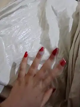 Snapshot of yasmine_x chatting on 11/22/25, 02:05 yasmine x online show from 11/22/25, 02:05