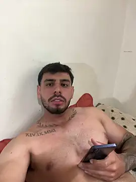 Snapshot of oliverr_queen chatting on 11/25/25, 03:34 oliverr queen online show from 11/25/25, 03:34