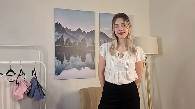 ElaneHamper online show from 11/23/25, 07:41