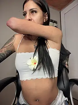 Hilary pink10 online show from 11/23/25, 02:33