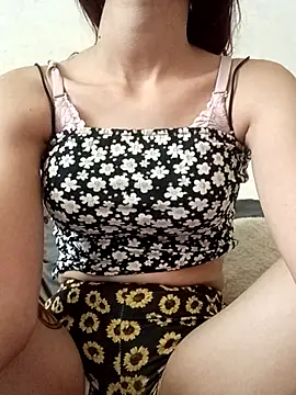 Snapshot of moka_moka01 chatting on 11/25/25, 10:15 moka moka01 online show from 11/25/25, 10:15