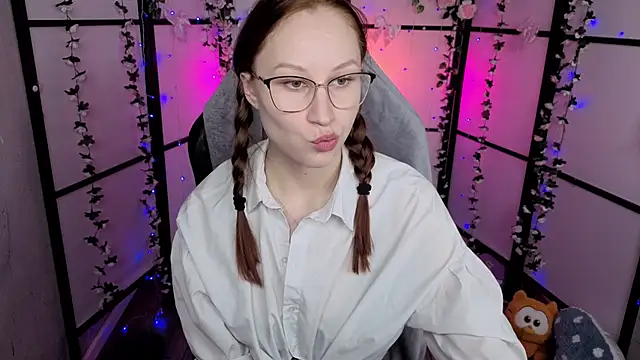 JoanFlare online show from 11/26/25, 01:34