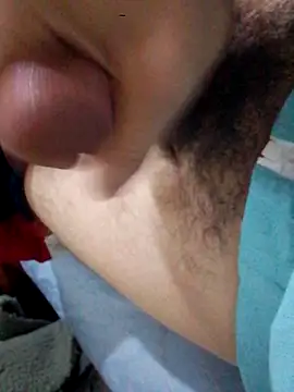 Snapshot of FruitfulBozeb21cm chatting on 11/23/25, 03:23 FruitfulBozeb21cm online show from 11/23/25, 03:23