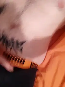 Snapshot of MomentoCaliente00 chatting on 11/23/25, 07:13 MomentoCaliente00 online show from 11/23/25, 07:13