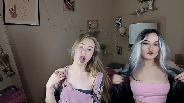 MoonMikasa online show from 11/25/25, 09:26