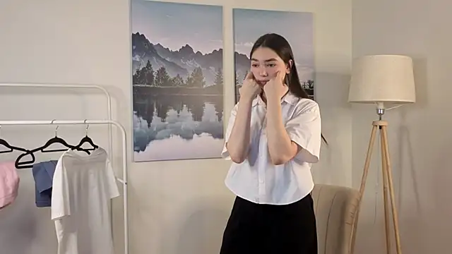 VannessaUpadhyaya online show from 11/25/25, 08:36