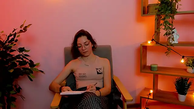 Snapshot of DaynaYarde chatting on 11/25/25, 10:48 DaynaYarde online show from 11/25/25, 10:48