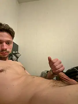 Snapshot of LEODR25 chatting on 11/24/25, 07:46 LEODR25 online show from 11/24/25, 07:46