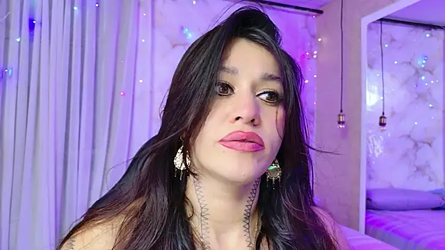 abby saenz 2025 online show from 11/25/25, 08:42