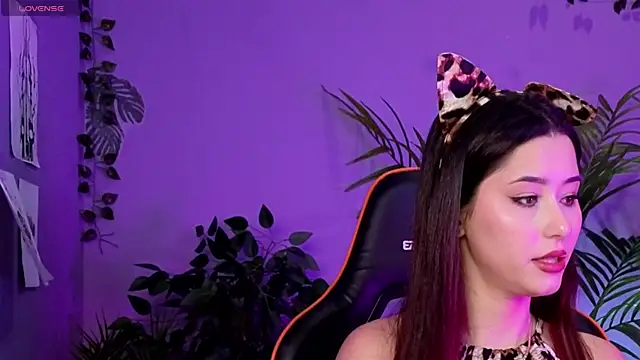 Snapshot of RedMidnight chatting on 11/26/25, 08:21 RedMidnight online show from 11/26/25, 08:21