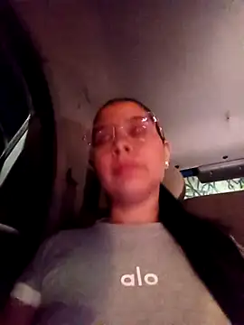 Snapshot of KarelysAC chatting on 11/26/25, 12:44 KarelysAC online show from 11/26/25, 12:44