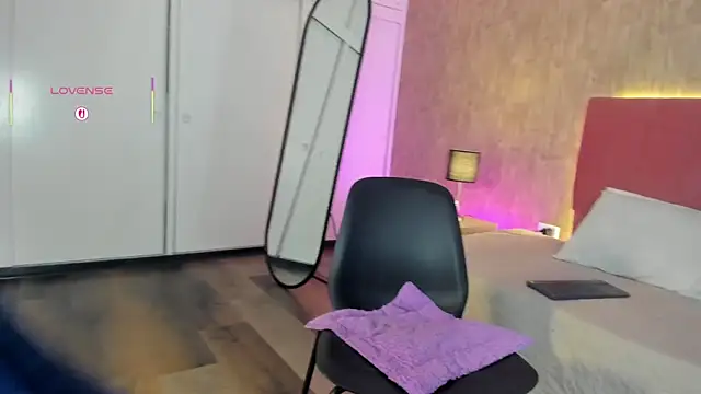 Snapshot of lilith_3r chatting on 11/25/25, 11:54 lilith 3r online show from 11/25/25, 11:54