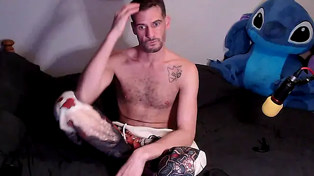 Snapshot of ArdynSky chatting on 11/25/25, 07:03 ArdynSky online show from 11/25/25, 07:03