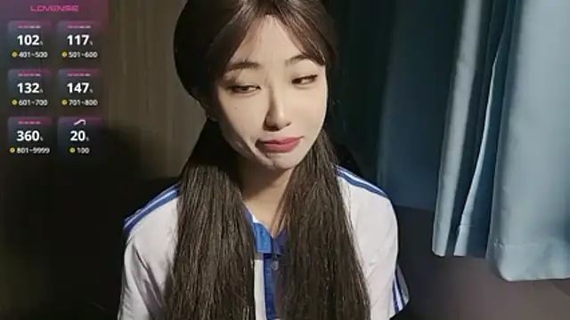 Snapshot of Yyoo-99 chatting on 11/28/25, 10:23 Yyoo-99 online show from 11/28/25, 10:23