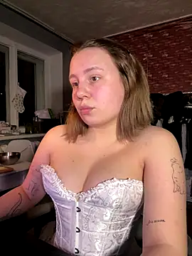 Annahylio online show from 11/26/25, 08:10