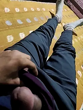 Snapshot of bigdick2299 chatting on 11/26/25, 01:12 bigdick2299 online show from 11/26/25, 01:12