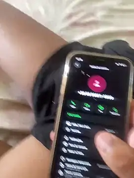 Snapshot of casalde9vinhos chatting on 11/25/25, 04:18 casalde9vinhos online show from 11/25/25, 04:18