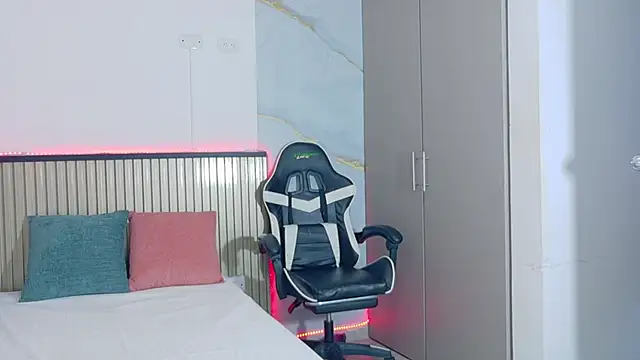 Snapshot of Liaa_walker chatting on 11/27/25, 12:07 Liaa walker online show from 11/27/25, 12:07