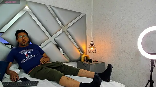 Snapshot of DANIDICK_VC chatting on 11/26/25, 12:17 DANIDICK VC online show from 11/26/25, 12:17