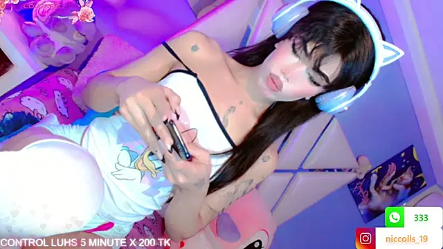 Snapshot of Adara_Princess_ chatting on 11/26/25, 10:49 Adara Princess online show from 11/26/25, 10:49