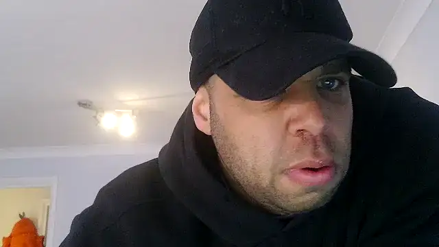 Snapshot of Samueldan12 chatting on 11/26/25, 11:00 Samueldan12 online show from 11/26/25, 11:00