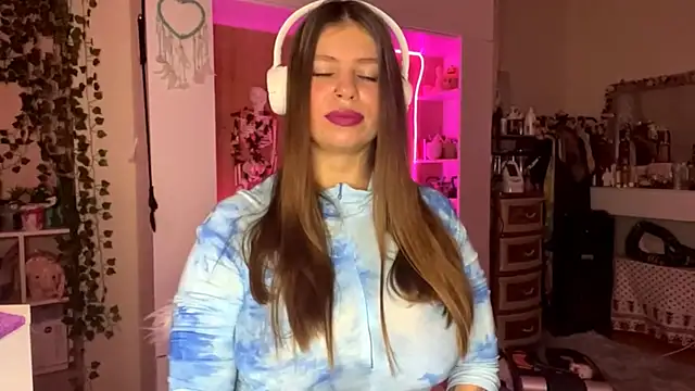 Snapshot of BiasSquabble chatting on 11/26/25, 06:14 BiasSquabble online show from 11/26/25, 06:14