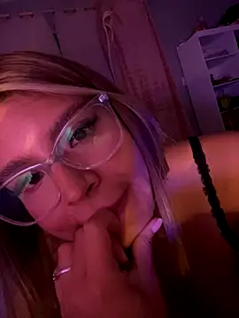 Alexarrm 17 online show from 11/27/25, 03:52