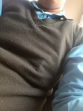 Snapshot of achut32 chatting on 11/26/25, 11:22 achut32 online show from 11/26/25, 11:22