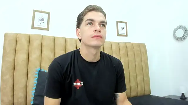 Snapshot of AUSTIN-PRRR chatting on 11/27/25, 01:02 AUSTIN-PRRR online show from 11/27/25, 01:02