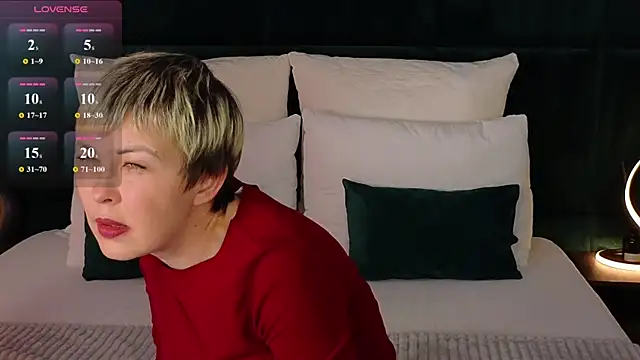 Snapshot of HelenSvon chatting on 11/28/25, 08:39 HelenSvon online show from 11/28/25, 08:39