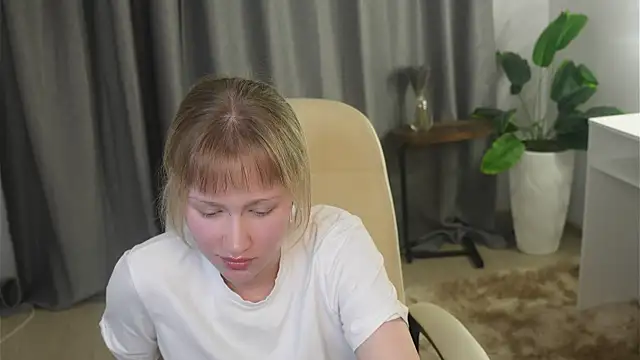 Snapshot of YoshieDevaney chatting on 11/27/25, 01:35 YoshieDevaney online show from 11/27/25, 01:35