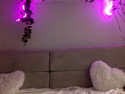 alexisbloom222 online show from 11/30/25, 12:14