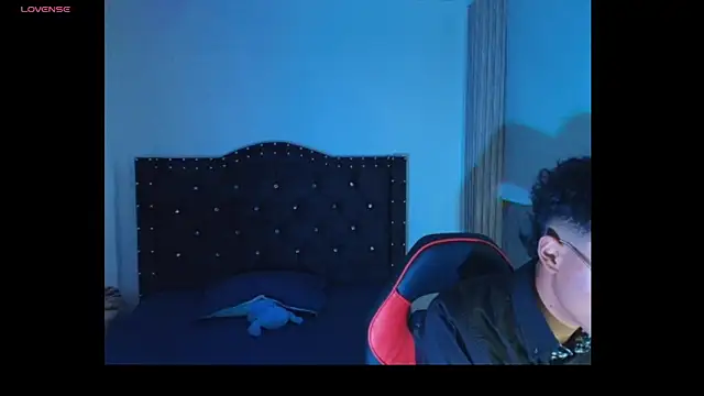 Snapshot of thian_blakee chatting on 11/29/25, 04:37 thian blakee online show from 11/29/25, 04:37