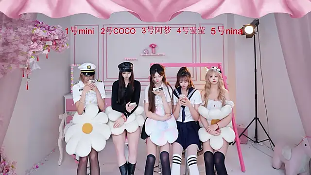 Snapshot of qiuqiu0721 chatting on 12/03/25, 11:52 qiuqiu0721 online show from 12/03/25, 11:52