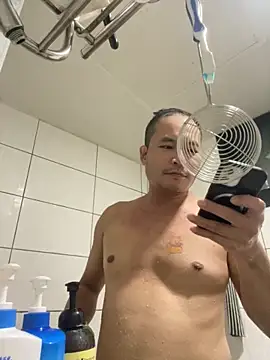 Snapshot of chenweine chatting on 11/28/25, 04:20 chenweine online show from 11/28/25, 04:20