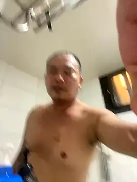 Snapshot of chenweine chatting on 11/30/25, 05:06 chenweine online show from 11/30/25, 05:06