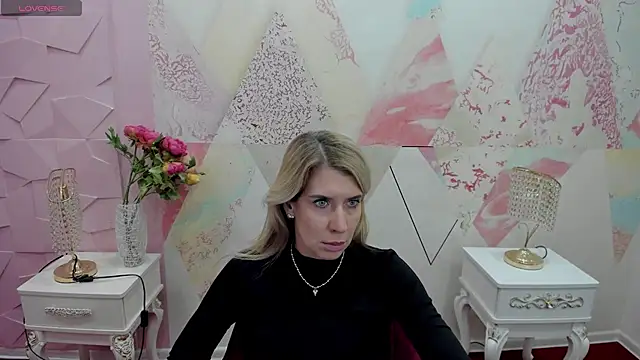 Snapshot of Juicy_wel1 chatting on 12/01/25, 11:15 Juicy wel1 online show from 12/01/25, 11:15