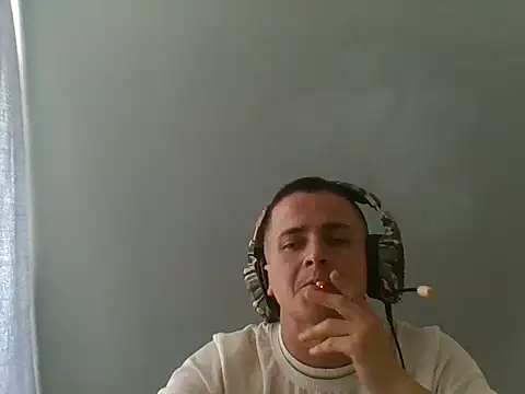 Snapshot of cachondoscl chatting on 11/27/25, 08:44 cachondoscl online show from 11/27/25, 08:44