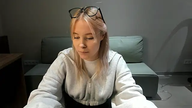 AunclreaVache online show from 11/29/25, 10:18