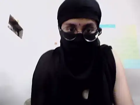 babyshallu05 online show from 11/28/25, 11:35