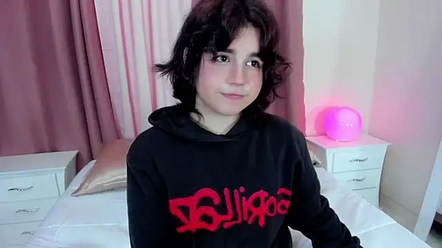 Snapshot of daniellesins2 chatting on 12/01/25, 12:54 daniellesins2 online show from 12/01/25, 12:54