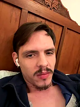 Snapshot of Dicken09 chatting on 11/29/25, 05:32 Dicken09 online show from 11/29/25, 05:32